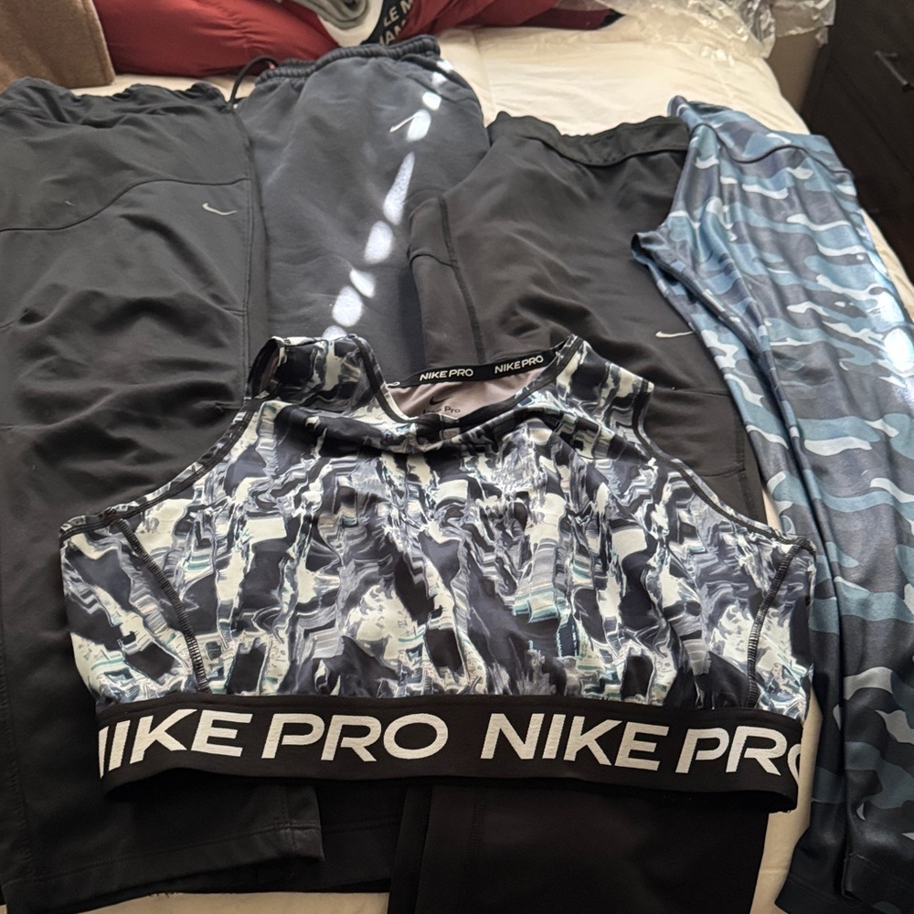 Nike Bundle….3 xl & 1 L